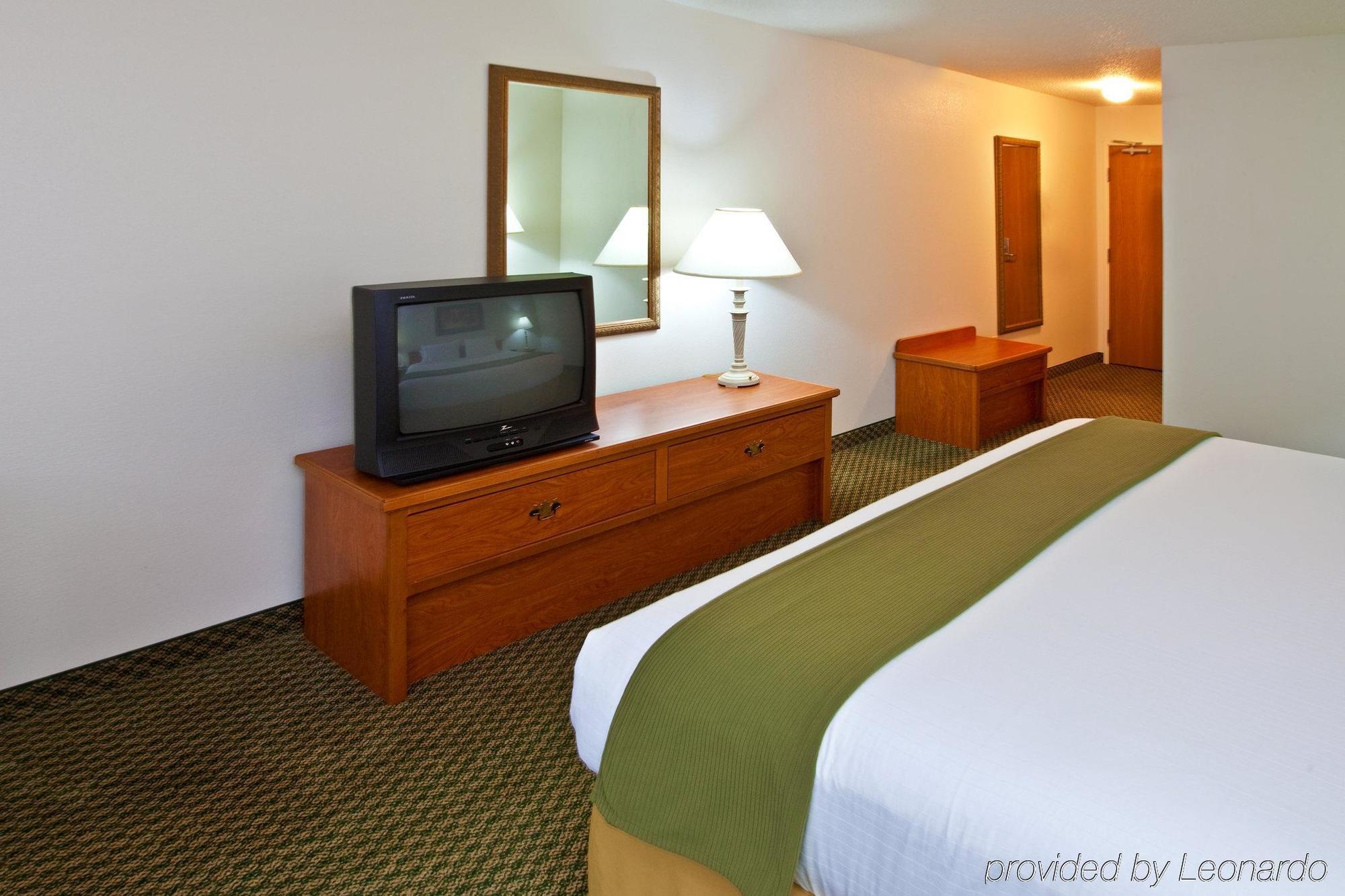 Holiday Inn Express & Suites Logan, An Ihg Hotel Szoba fotó